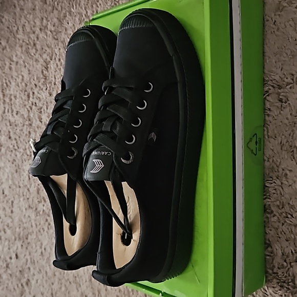 New- worn once- Cariuma Canvas Sneaker - Picture 5 of 10